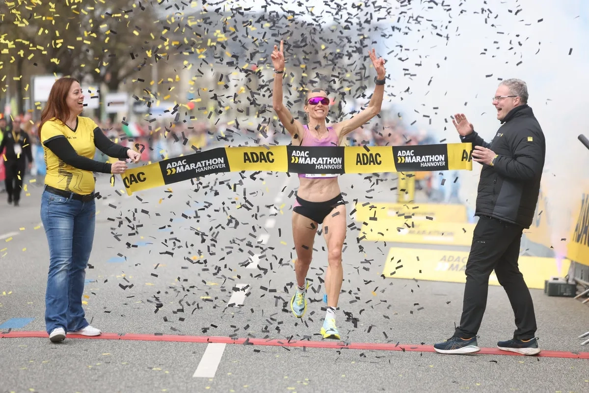 Hannover Marathon 2026: Domenika Mayer feierte einen großen Sieg.