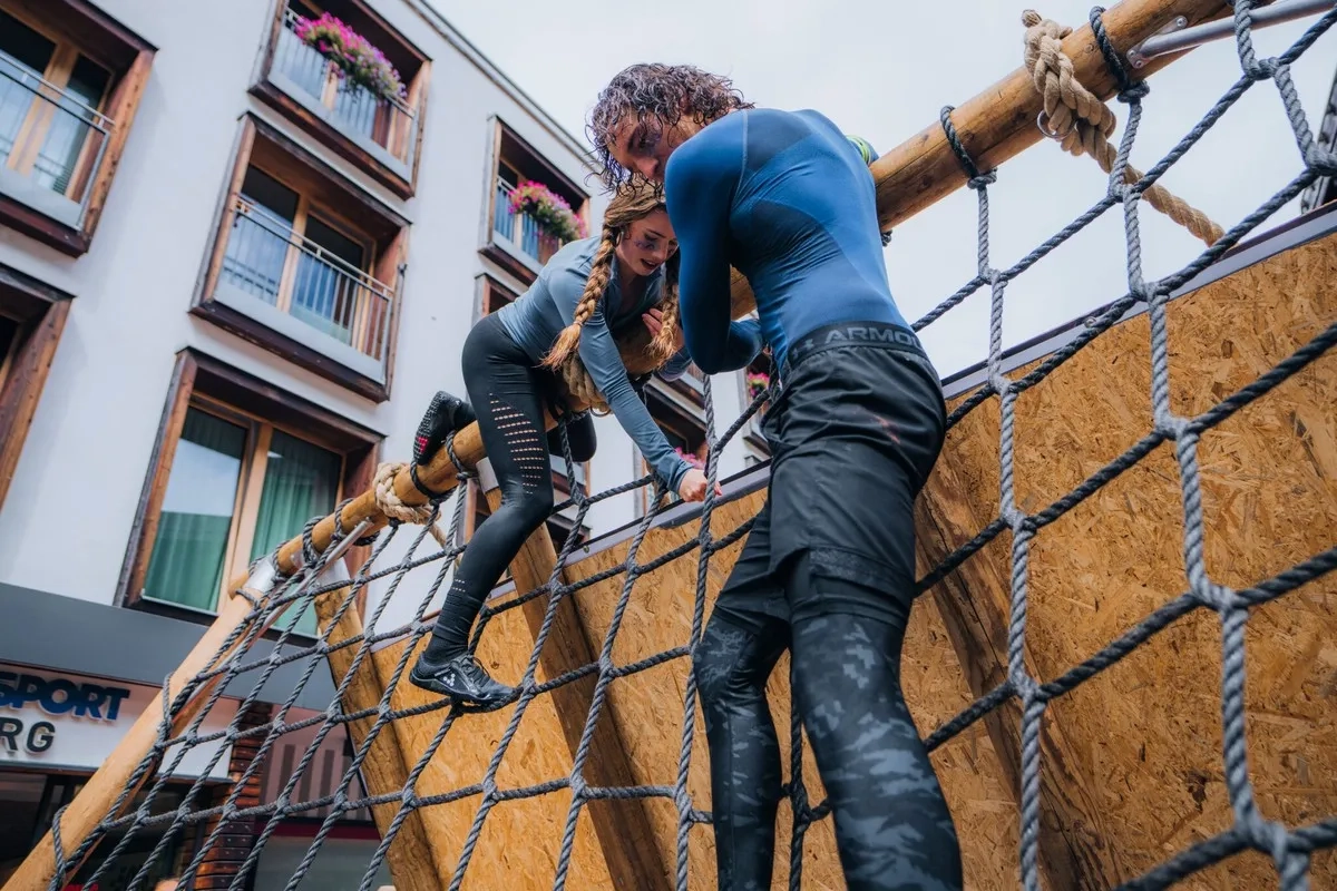 Arlberger Wadlbeisser 2025: Anna Strigl gab vollen Körpereinsatz.