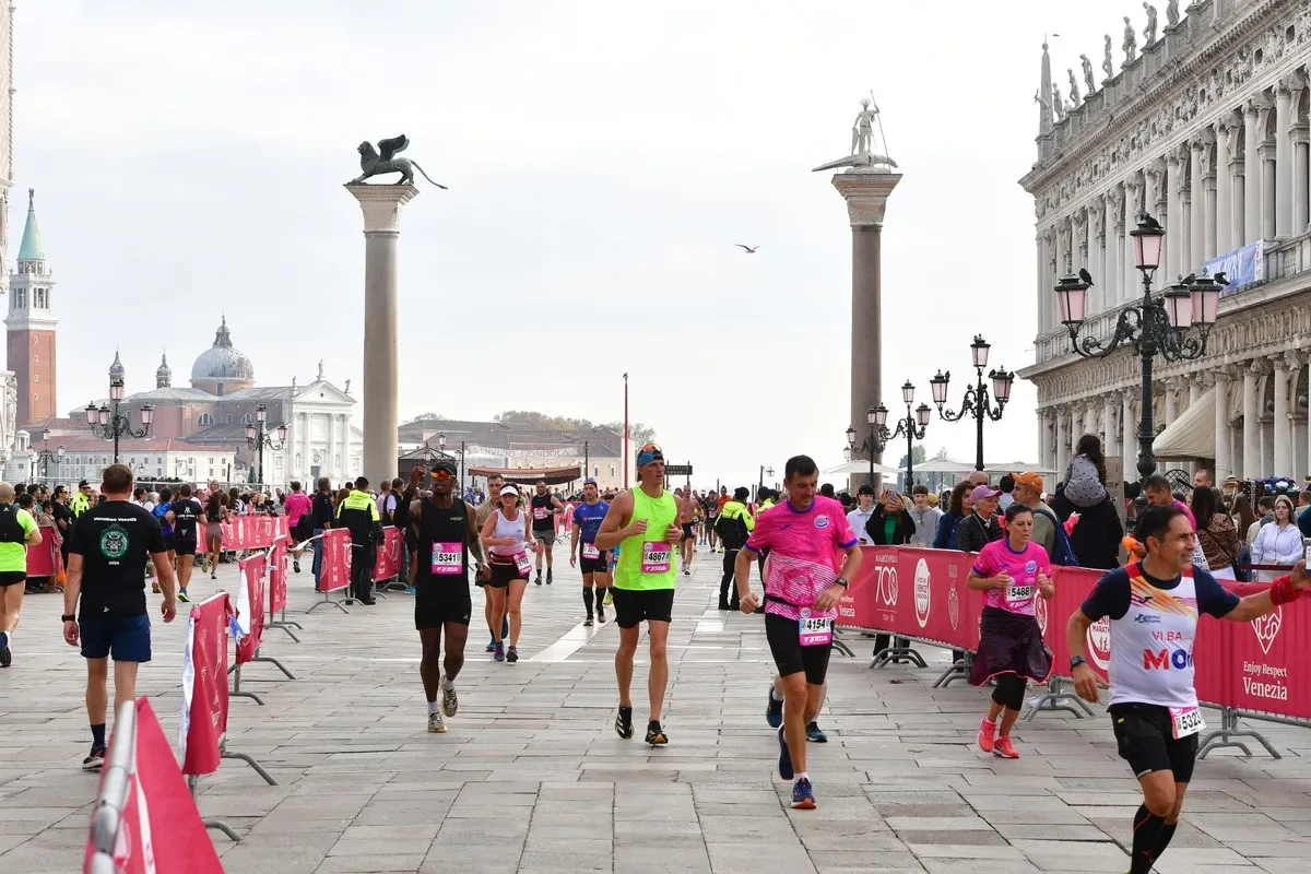 Läufer beim Venedig Marathon