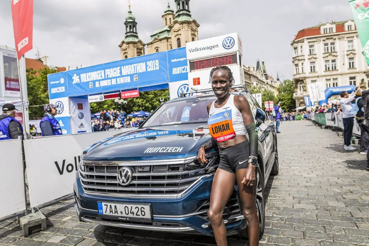 Diese Läuferin knackte beim Prag-Halbmarathon als erste Athletin die 2:20-Stunden-Marke. Foto: RunCzech