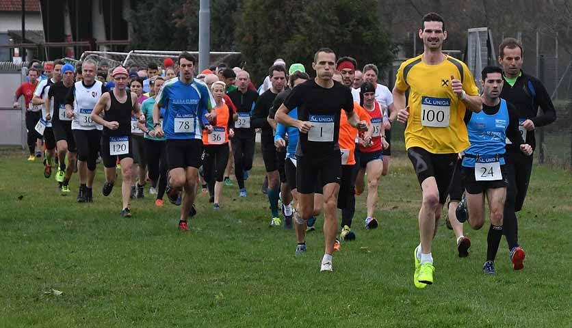 Teilnehmer beim Crosslauf in Deutsch-Wagram