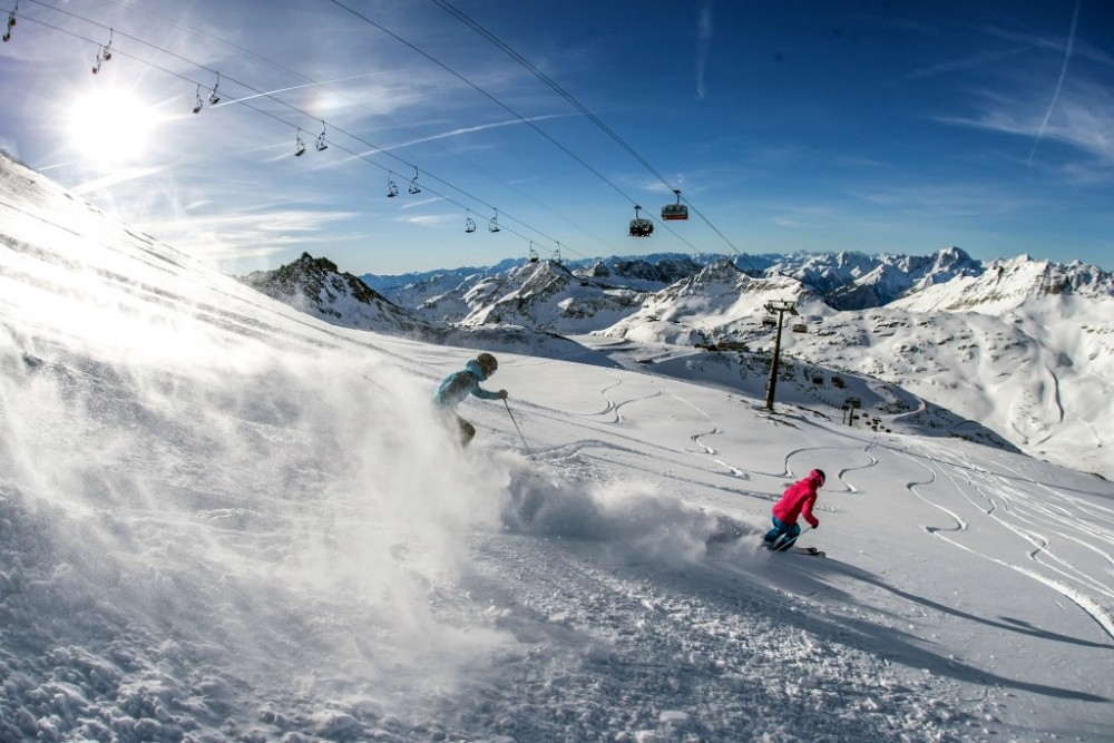 Am Mölltaler Gletscher könnt ihr fast das gesamte Jahr Ski fahren. Foto: www.andifrank.com