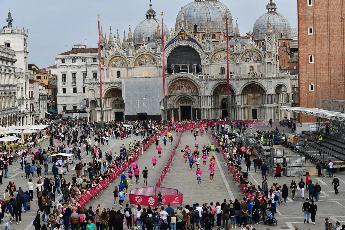 Läufer beim Venedig Marathon