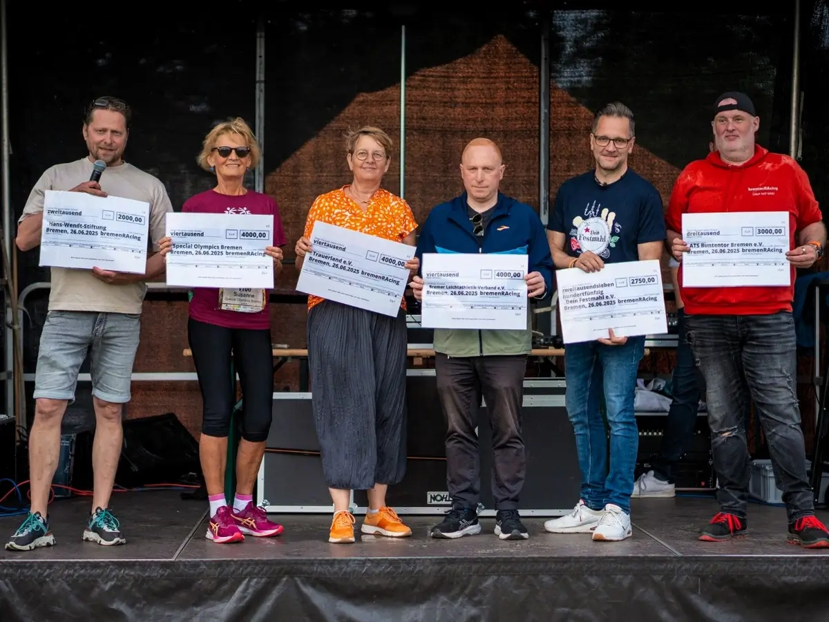 Spenden beim Bremer Firmenlauf zur Spätschicht 2025