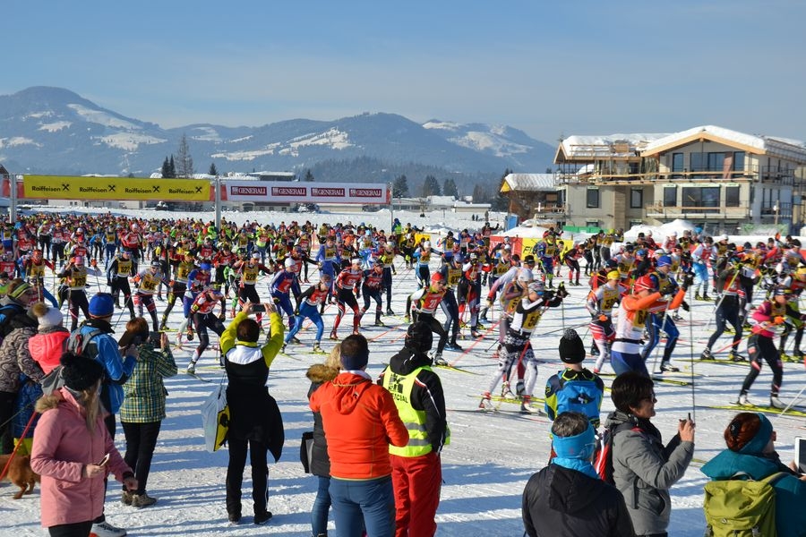   Massenstart bei den Skatingbewerben am Sonntag (C) Kitzbüheler Alpen - St. Johann in Tirol