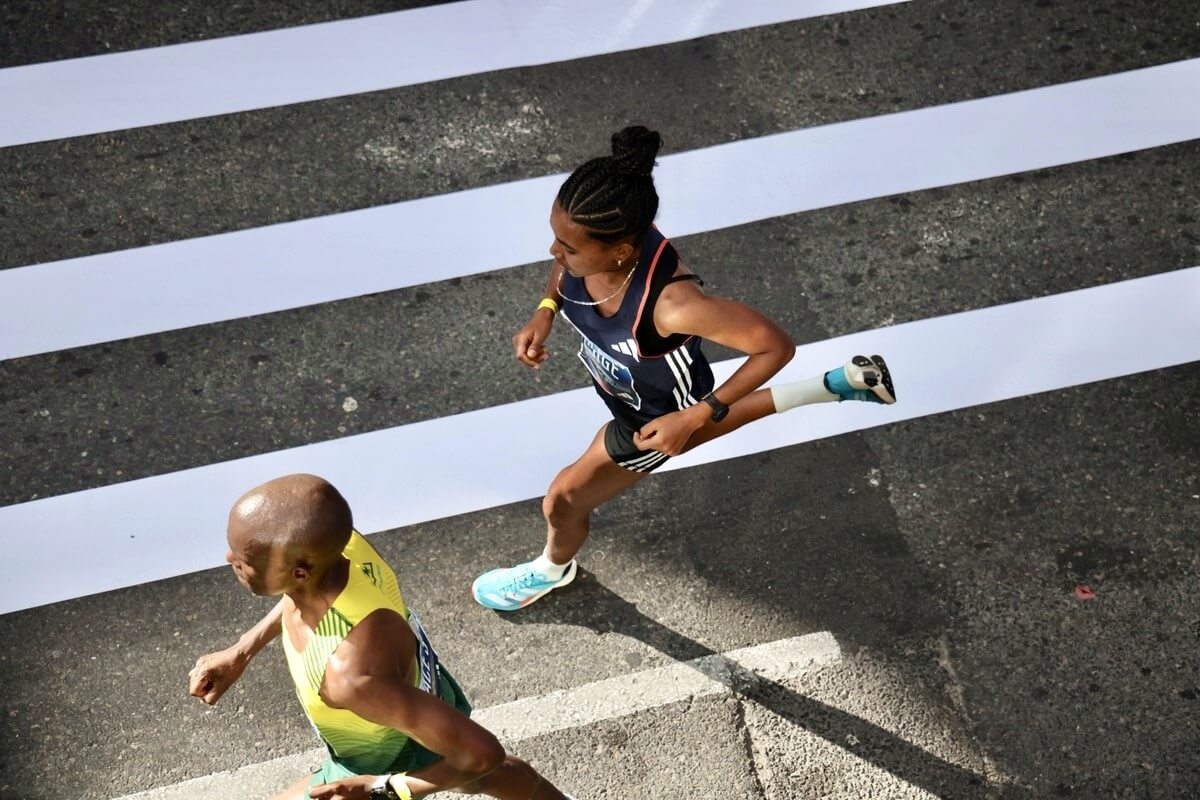 Sanlam-Marathon: Frauensiegerin mit "Edel-Hase"