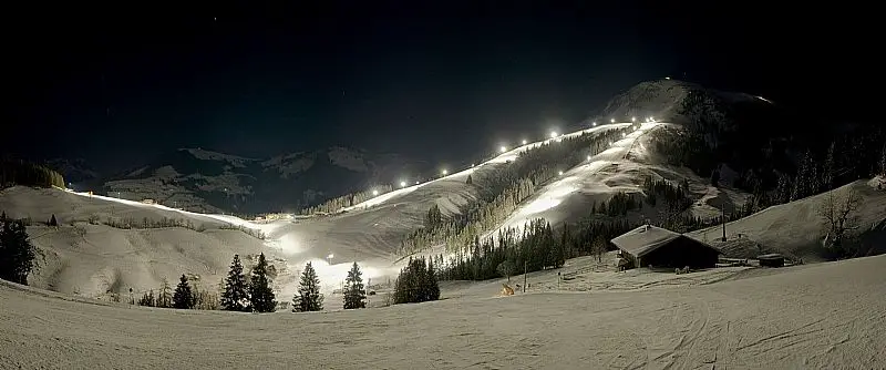 Nachtskifahren in Söll - eines von vielen Highlights in der SkiWelt am Wilden Kaiser. Foto: Bergbahen Söll