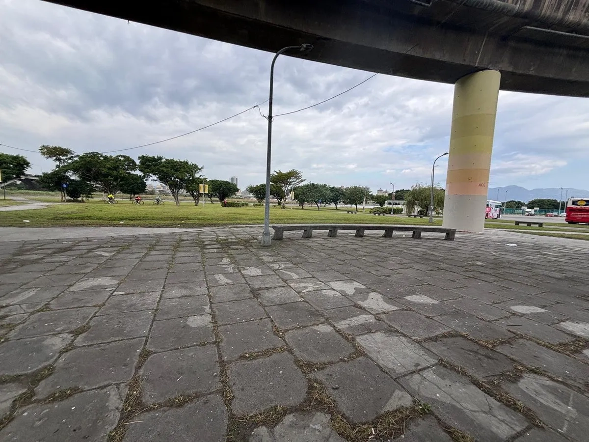 Taiwan Marathon 07: Stützpunkt unter Brücken