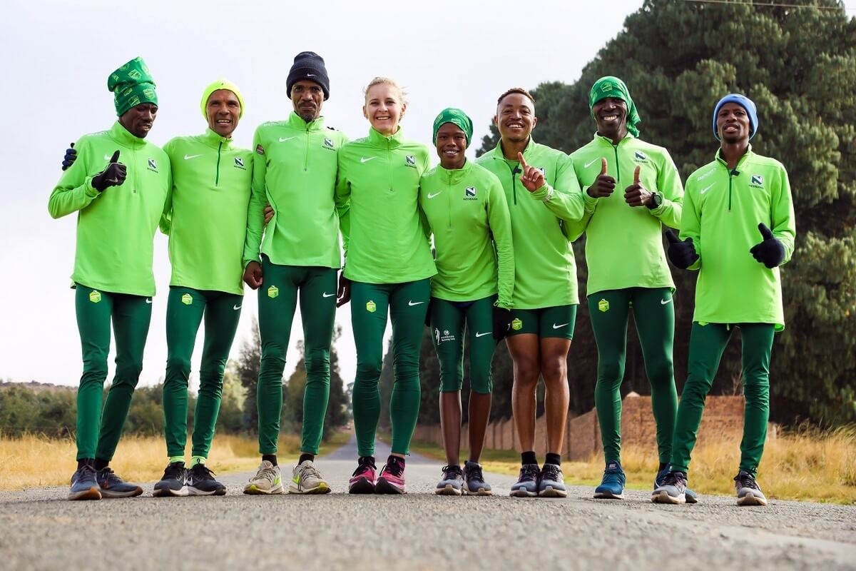 Nedbank-Team beim Höhentraining (2. v.li. Wayne Spies). Foto: Nedbank Nedbank-Team beim Höhentraining (2. v.li. Wayne Spies).