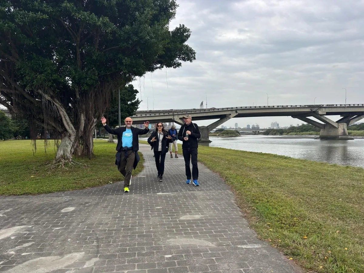 Taiwan Marathon 05: Spaziergang am Fluss.