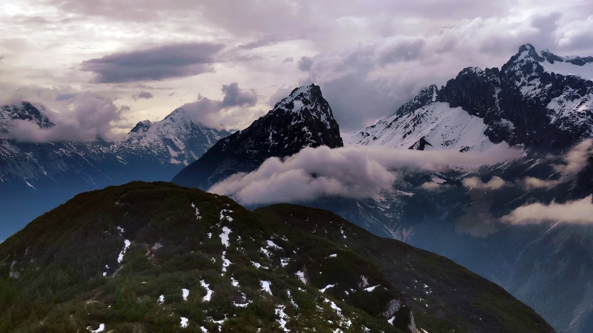 Gehrenspitze vom Weißlehnkopf aus fotografiert. Gehrenspitze vom Weißlehnkopf aus fotografiert.