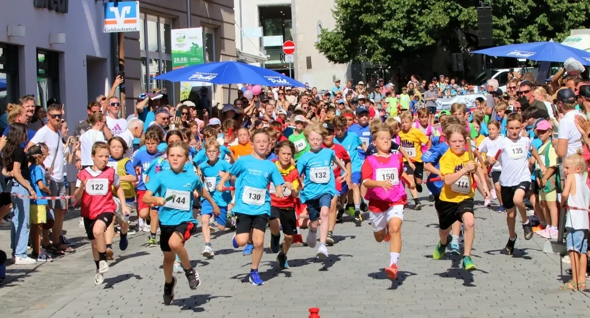 Ravensburger Stadtlauf 2025: Start zum Nachwuchslauf (Foto: © Veranstalter) Ravensburger Stadtlauf 2025: Start zum Nachwuchslauf (Foto: © Veranstalter)