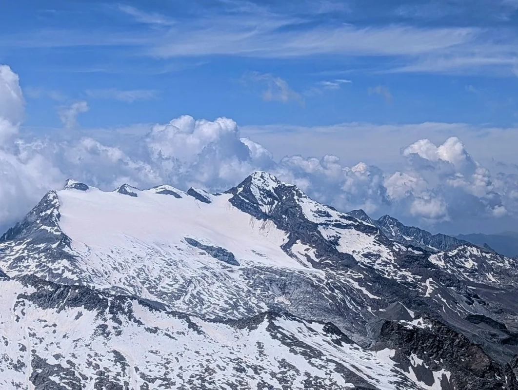 Der Schneebiger Nock (Monte Nevoso) im Juni 2025 - fotografiert vom Lenkstein. Der Schneebiger Nock (Monte Nevoso) im Juni 2025 - fotografiert vom Lenkstein.