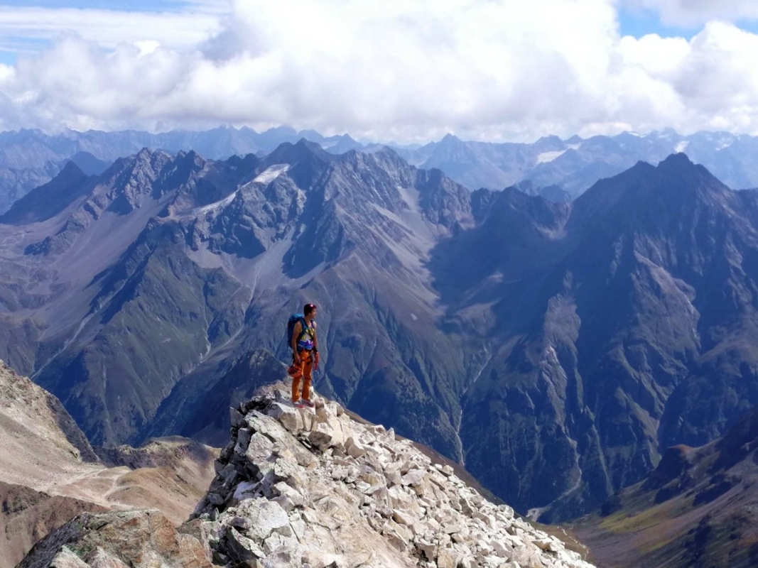 Watzespitze 31: Da wir noch einige Minuten bis 12 Uhr haben, nehmen wir uns noch Zeit für Fotos ;) Watzespitze 31: Da wir noch einige Minuten bis 12 Uhr haben, nehmen wir uns noch Zeit für Fotos ;)