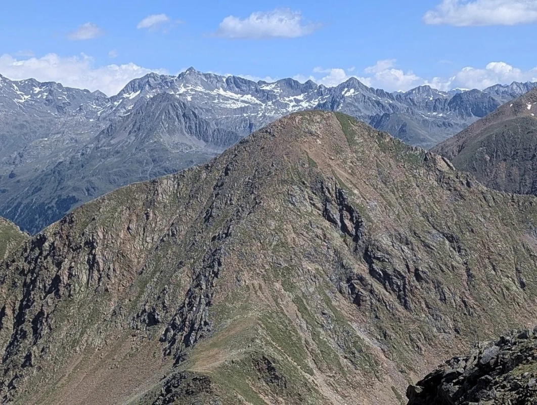 Blick vom Hinterbergkofel auf die Innerrodelkunke im Juni 2025 Blick vom Hinterbergkofel auf die Innerrodelkunke im Juni 2025