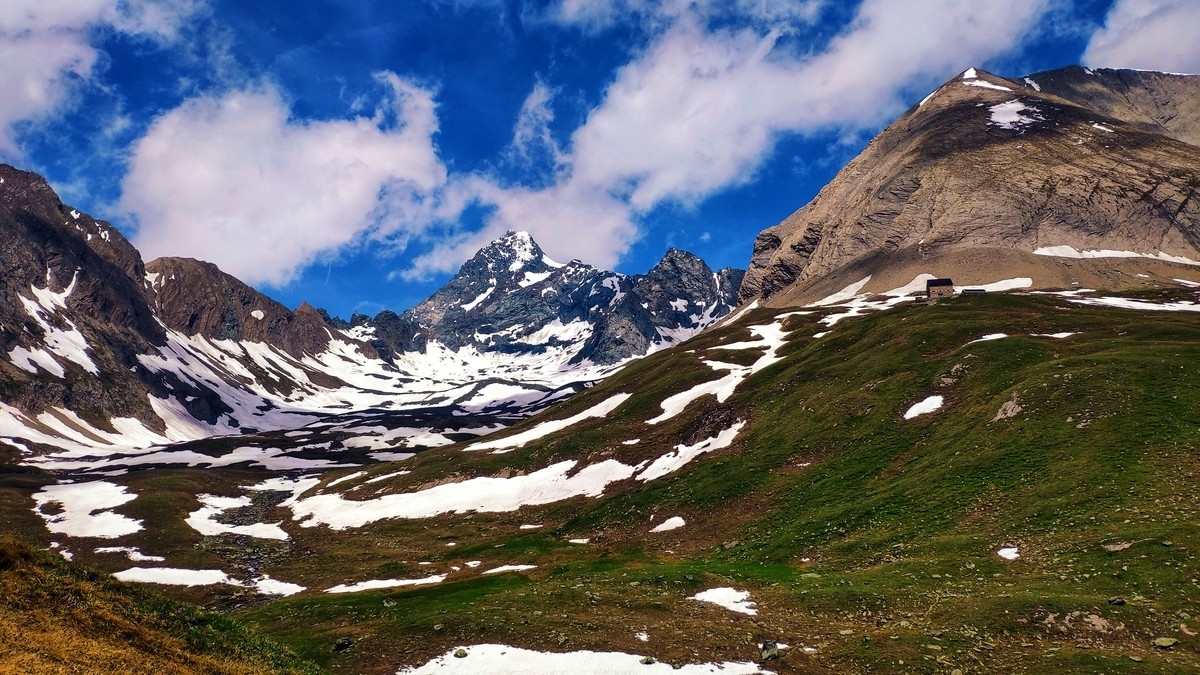 Großglockner Abstieg 32: Blick auf dem Weg zwischen Salmhütte und Glorer-Hütte zum Großglockner. Großglockner Abstieg 32: Blick auf dem Weg zwischen Salmhütte und Glorer-Hütte zum Großglockner.