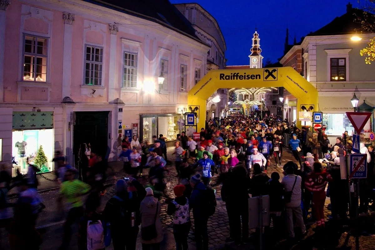 Mödlinger Altstadt Adventlauf (© Markus Kreiner / photing.com) Mödlinger Altstadt Adventlauf (© Markus Kreiner / photing.com)