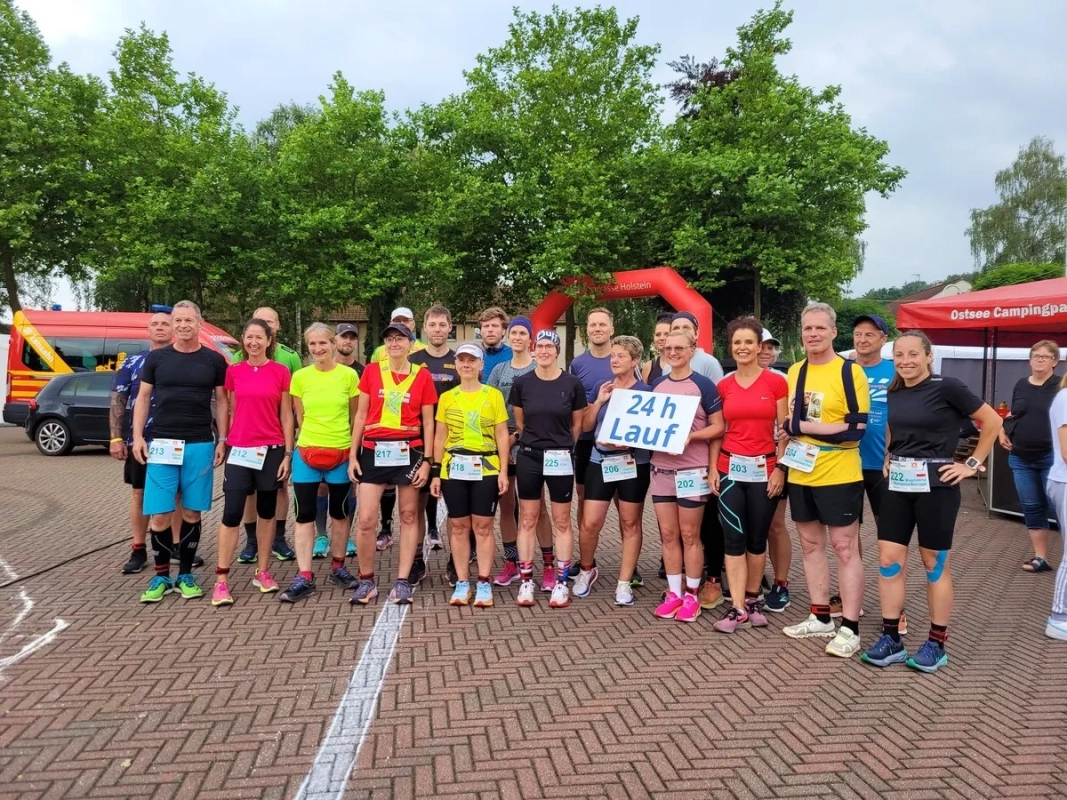 Ultra Triathlon Lensahn 2024: Start 24-Stundenlauf (Foto: © Veranstalter) Ultra Triathlon Lensahn 2024: Start 24-Stundenlauf (Foto: © Veranstalter)