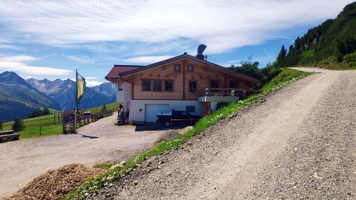 Bergrestaurant Latschenalm im Jahr 2023 Bergrestaurant Latschenalm im Jahr 2023