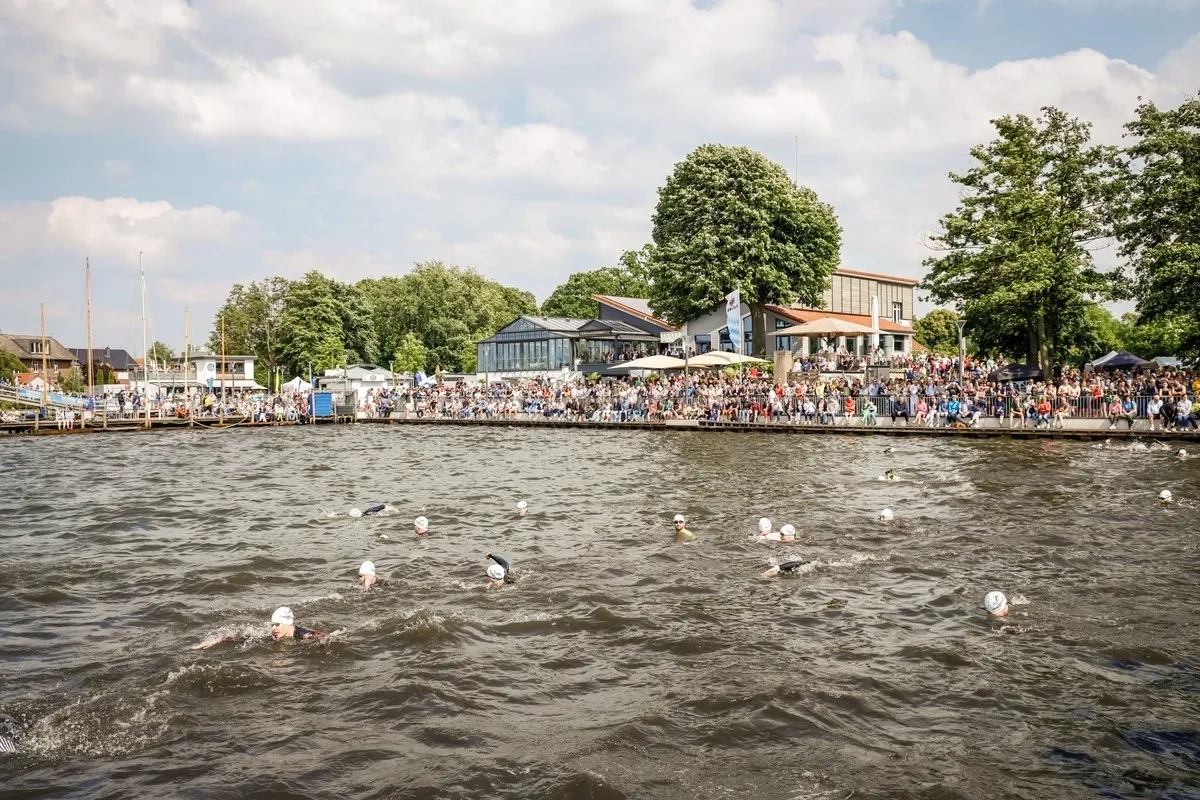 Start zum Steinhuder Meer Triathlon 2024 (Foto: © Ingo Kutsche / triathlonpresse.de) Start zum Steinhuder Meer Triathlon 2024 (Foto: © Ingo Kutsche / triathlonpresse.de)