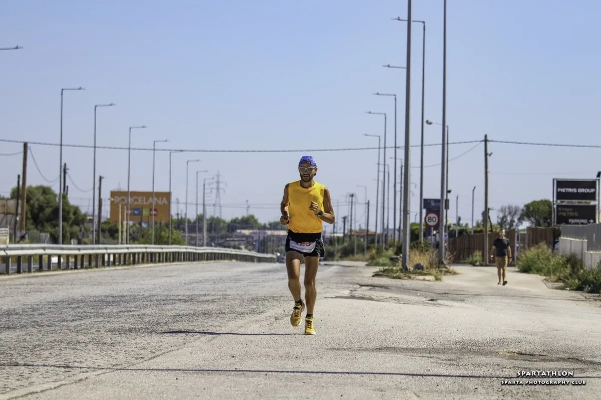 Im ersten Abschnitt des Spartathlons 2025 (Foto: © Sparathlon) Im ersten Abschnitt des Spartathlons 2025 (Foto: © Sparathlon)