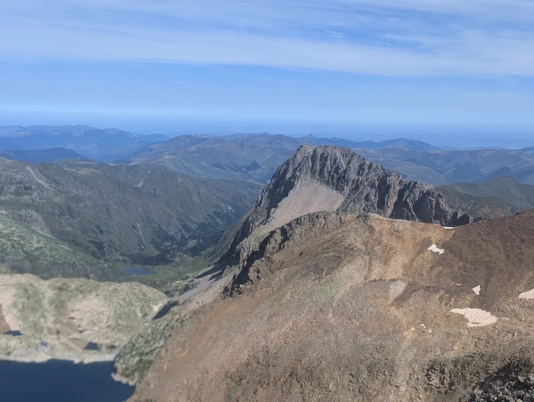 Pic Lezat vom Perdiguere aus fotografiert (im Sommer 2025) Pic Lezat vom Perdiguere aus fotografiert (im Sommer 2025)