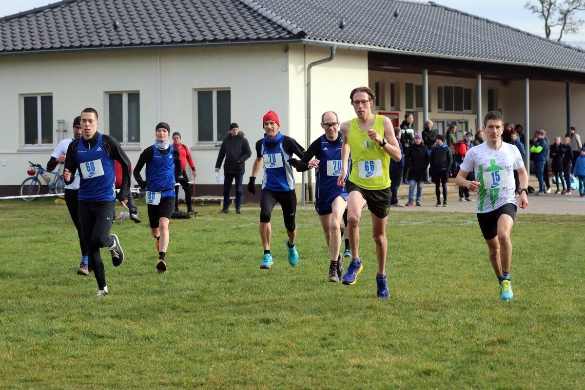 Rheingauer-Stadion-Cross Geisenheim 2023 Langstrecke. Foto: © Veranstalter Rheingauer-Stadion-Cross Geisenheim 2023 Langstrecke. Foto: © Veranstalter