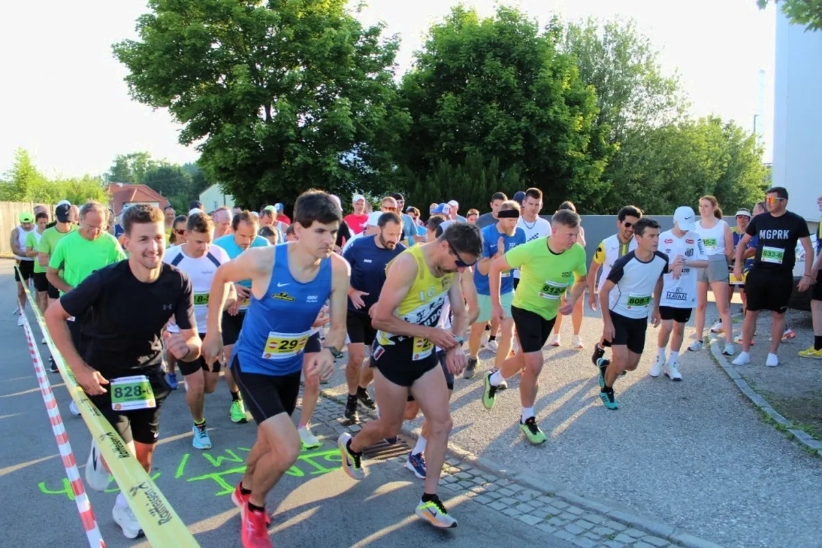 Prambachkirchner 12-Stunden-Benefizlauf 2025 (Foto: © Lebensfreunde) Prambachkirchner 12-Stunden-Benefizlauf 2025 (Foto: © Lebensfreunde)