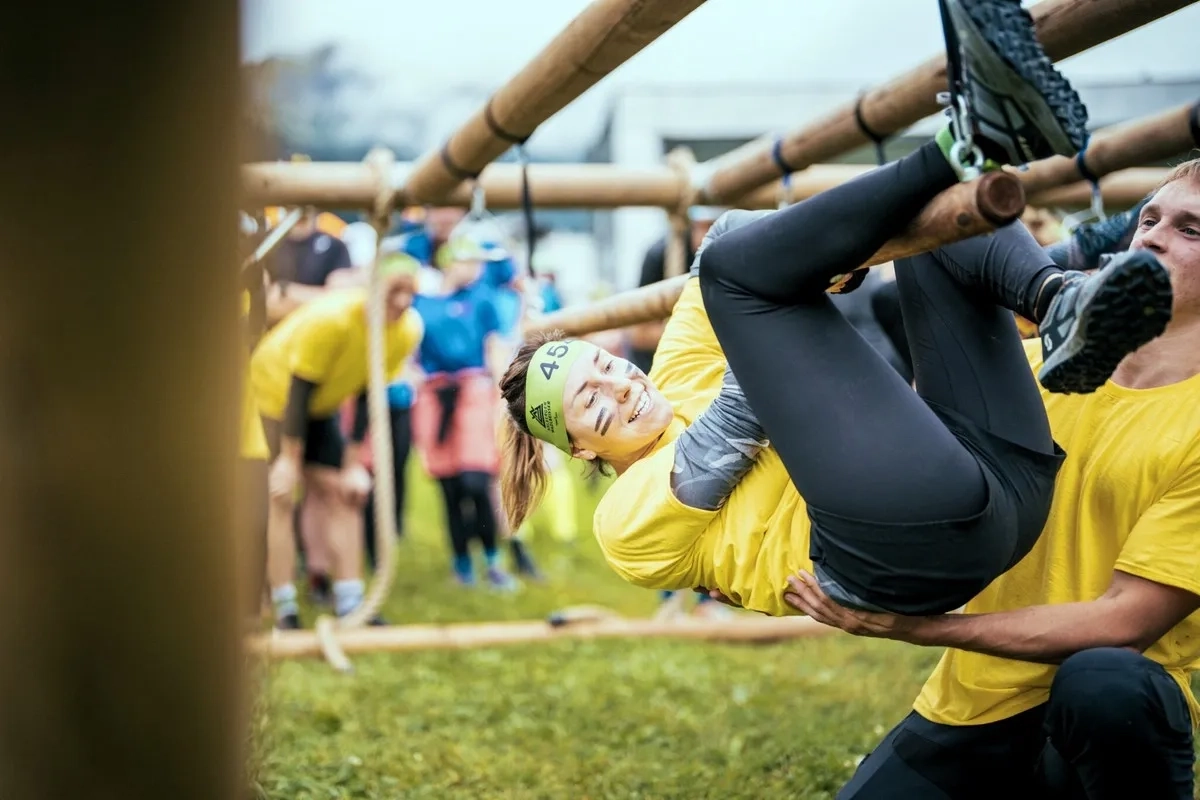 Arlberger Wadlbeisser 2025: Like a monkey - neben Wadlstärke ist auch Armkraft gefragt. (Foto: © TVB St. Anton a. A. / Patrick Bätz) Arlberger Wadlbeisser 2025: Like a monkey - neben Wadlstärke ist auch Armkraft gefragt. (Foto: © TVB St. Anton a. A. / Patrick Bätz)