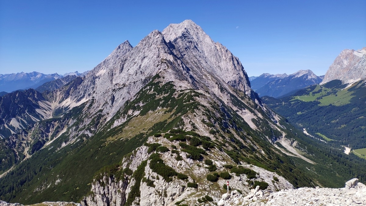 Karkopf mit Hoher Wand im Hintergrund Karkopf mit Hoher Wand im Hintergrund