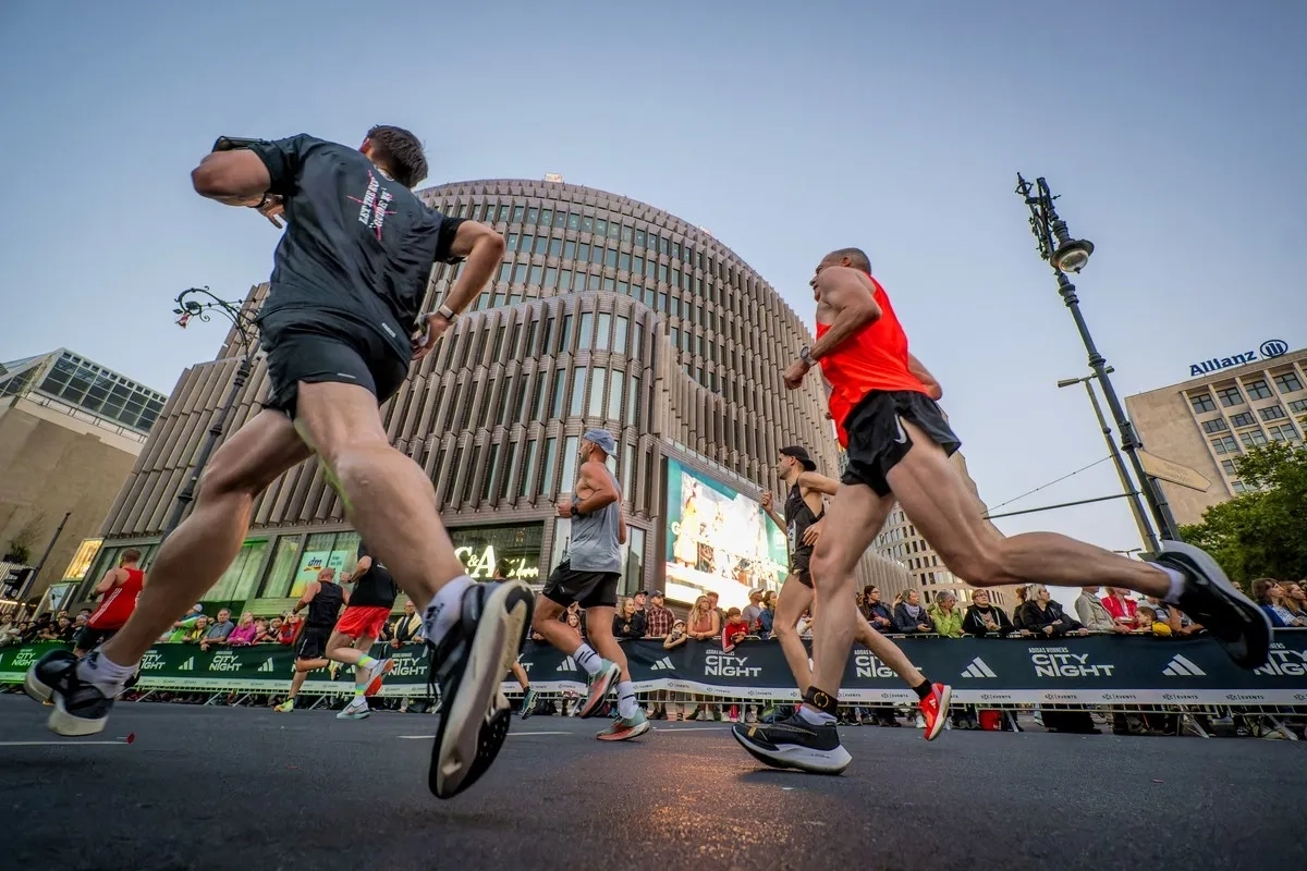 adidas Runners City Night Berlin am Kudamm (Foto: © SCC Events / camera4) adidas Runners City Night Berlin am Kudamm (Foto: © SCC Events / camera4)