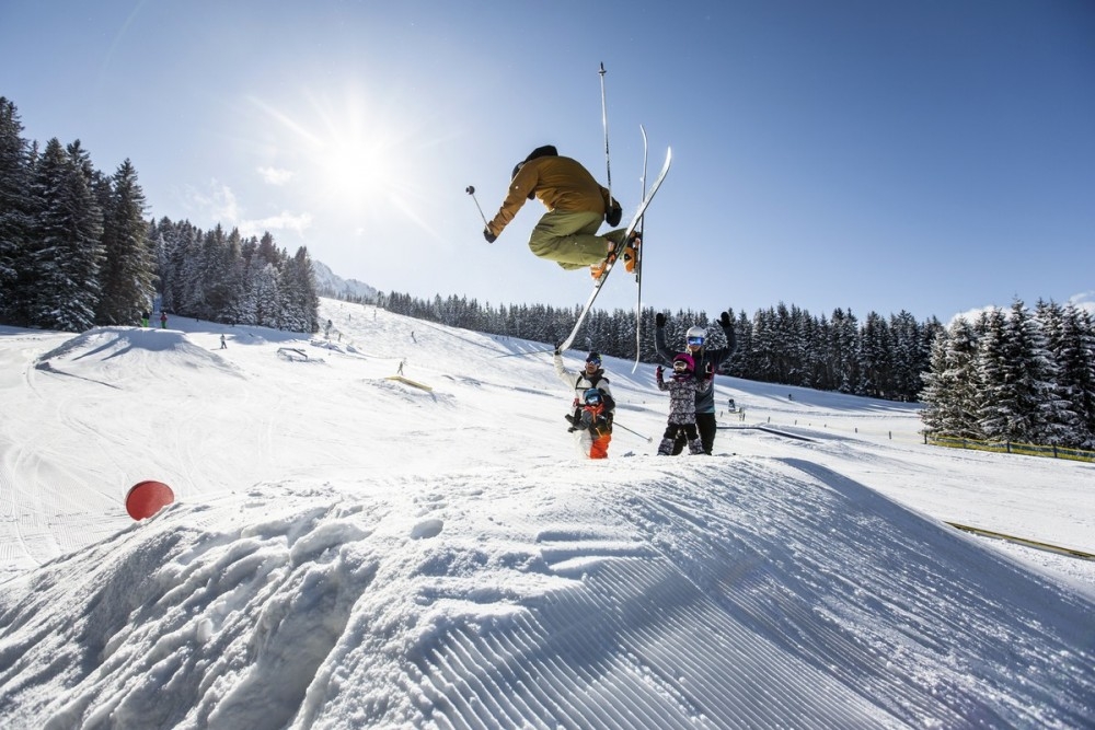 Skifahren in Jungholz (C) Roland Haschka / Skiliftgesellschaft Jungholz Ges.m.b.H. Skifahren in Jungholz (C) Roland Haschka / Skiliftgesellschaft Jungholz Ges.m.b.H.