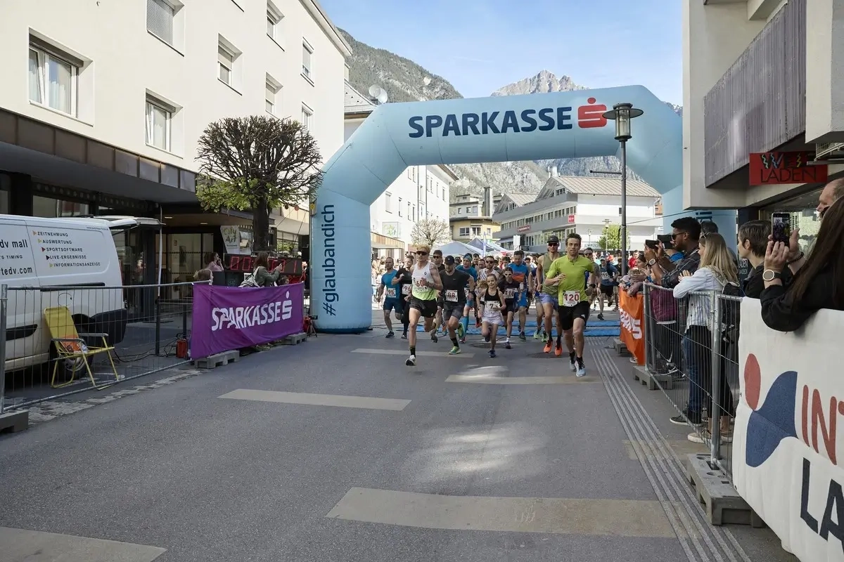 Landecker Talkessellauf 2024, Start. Foto: © Julian Raggl Landecker Talkessellauf 2024, Start. Foto: © Julian Raggl