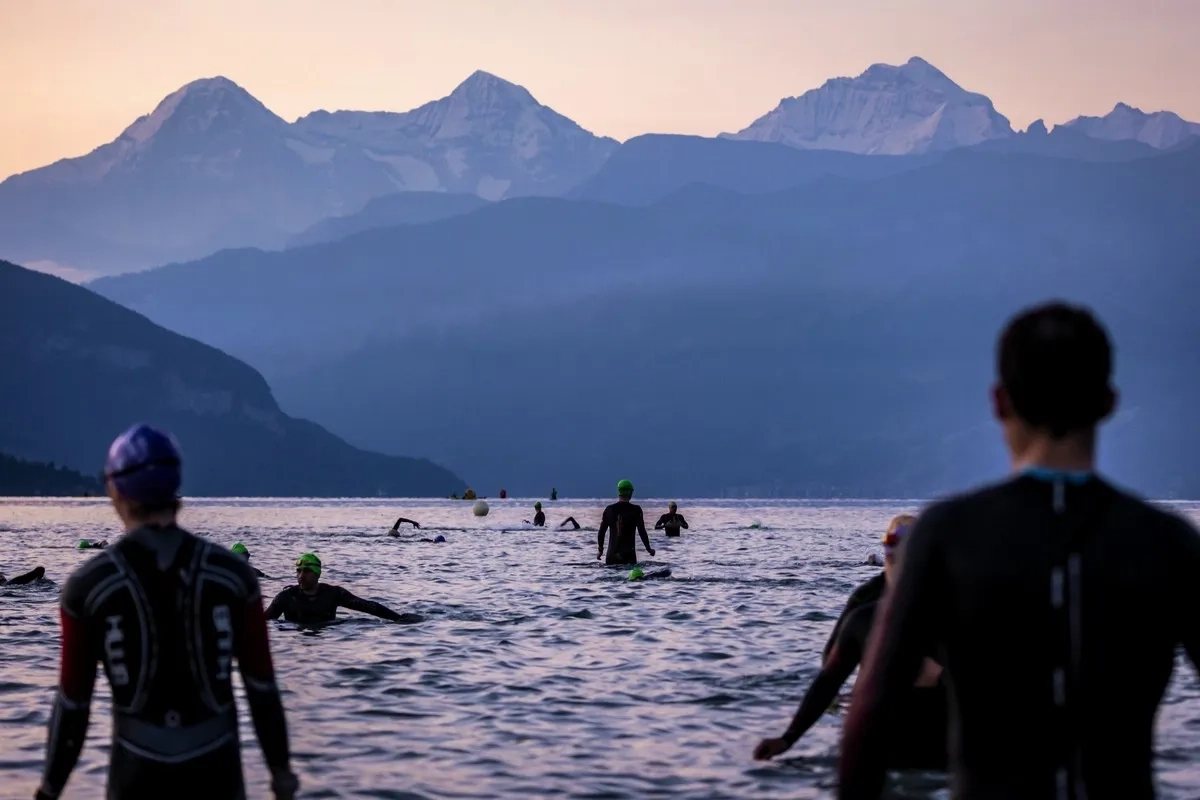 Ironman Switzerland Thun 2025: Vor dem Schwimmstart (Foto: © Getty Images, Jan Hetfleisch) Ironman Switzerland Thun 2025: Vor dem Schwimmstart (Foto: © Getty Images, Jan Hetfleisch)