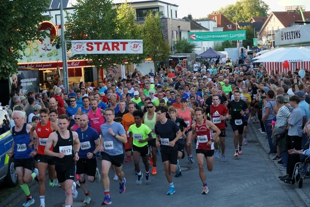 Delbrücker Katharinenlauf 2025: Start 5 km (Foto: © Veranstalter) Delbrücker Katharinenlauf 2025: Start 5 km (Foto: © Veranstalter)
