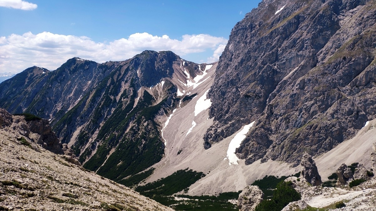 Höllkopf (links) vom Wank-Klettersteig fotografiert Höllkopf (links) vom Wank-Klettersteig fotografiert