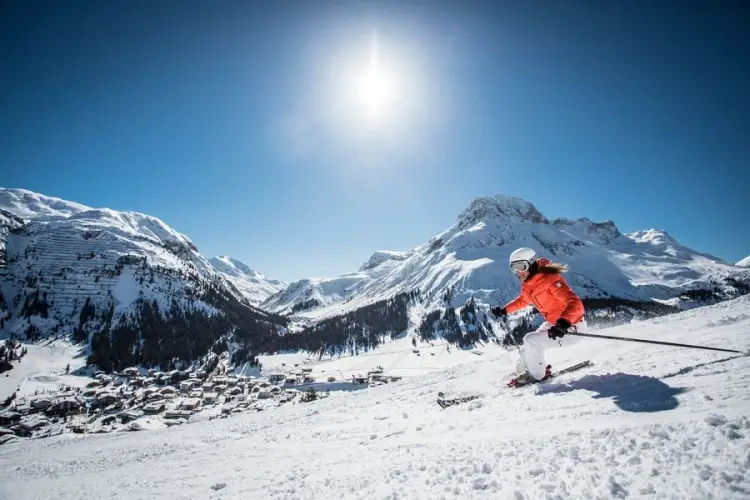 Skifahren in Lech (C) Christoph Schoech