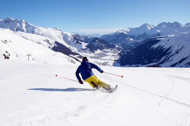 Skifahren Dieni (C) Andermatt-Sedrun Sport AG