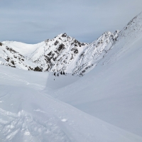 Skitour Tschachaun 14: Blick zum Faselfeiljöchel, mit Abfahrt rechts zurück in das Tal zum Aufstiegsweg.