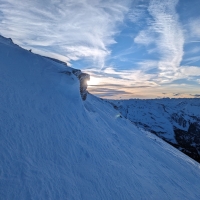 Skitour Nördlicher Lehner Grieskogel 06: Kurz vor dem Sonnenunterang. Der nun tiefe Schnee macht die letzten Meter sehr schwer und lange.