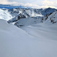 Skitour Hochreichkopf 18: Blick zurück im obersten Abschnitt des Steilhanges. Traumhaftes Panorama, komplett unverspurt