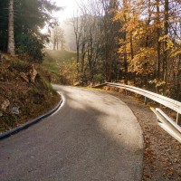 Höfats-Überschreitung 04: Für MTB-Fahrer ist natürlich die asphaltierte Straße bis zum Berggasthof die angenehmere Variante.