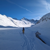 Eiskögele Skitour: Nach den ersten gut 300 Höhenmetern über das Skigebiet wird es landschaftlich wunderschön.