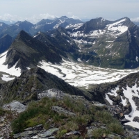 Nun folgt der Abstieg über den Grat, der Richtung Preintalerhütte führt.