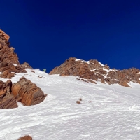 Eiskögele Skitour 32: Abfahrt von der steilen Rinne (40 - 45 Grad)