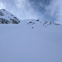 Skitour Tonigenkogel 07: Der Steilhang zum Gipfel links. Rechts ist es etwas flacher.