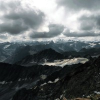 Watzespitze 36: Panorama beim Gipfel Richtung Wildspitze.