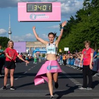 Siegerin 10 km AVON Frauenlauf Berlin 2019: Rabea Schöneborn. Foto SCC EVENTS/Camera4