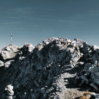 Gabelspitze 20: Das Maldongrat-Gipfelkreuz in Blick.