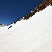 Hoher Sonnblick-Hocharn 42: Im Sommer dann vom tiefsten Punkte über den Grat zum Goldzechkopf aufsteigen oder bei viel Schnee länger noch links halten und dann direkt zum Gipfel aufsteigen